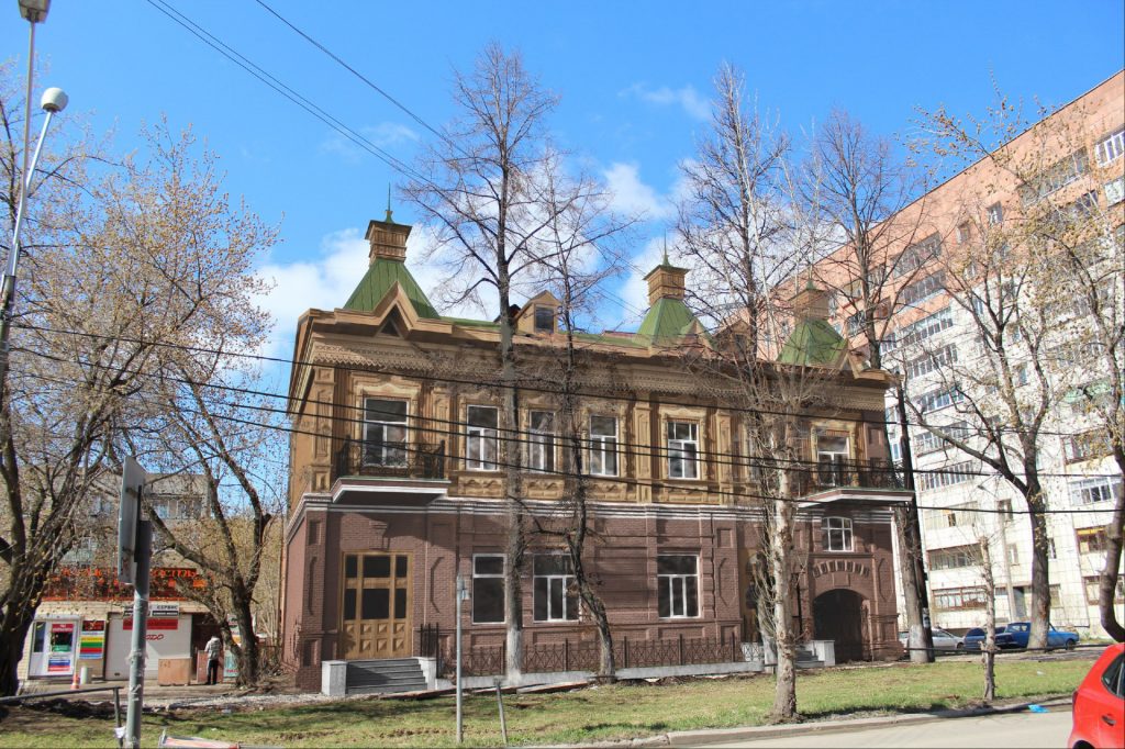 Административное здание по ул. Матросова, 13